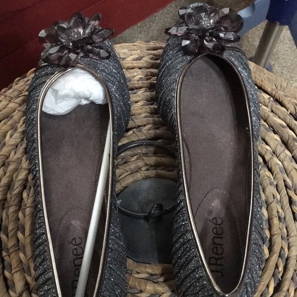 J Renee Pewter Glitter Flats Size 8 - Picture 6 of 7